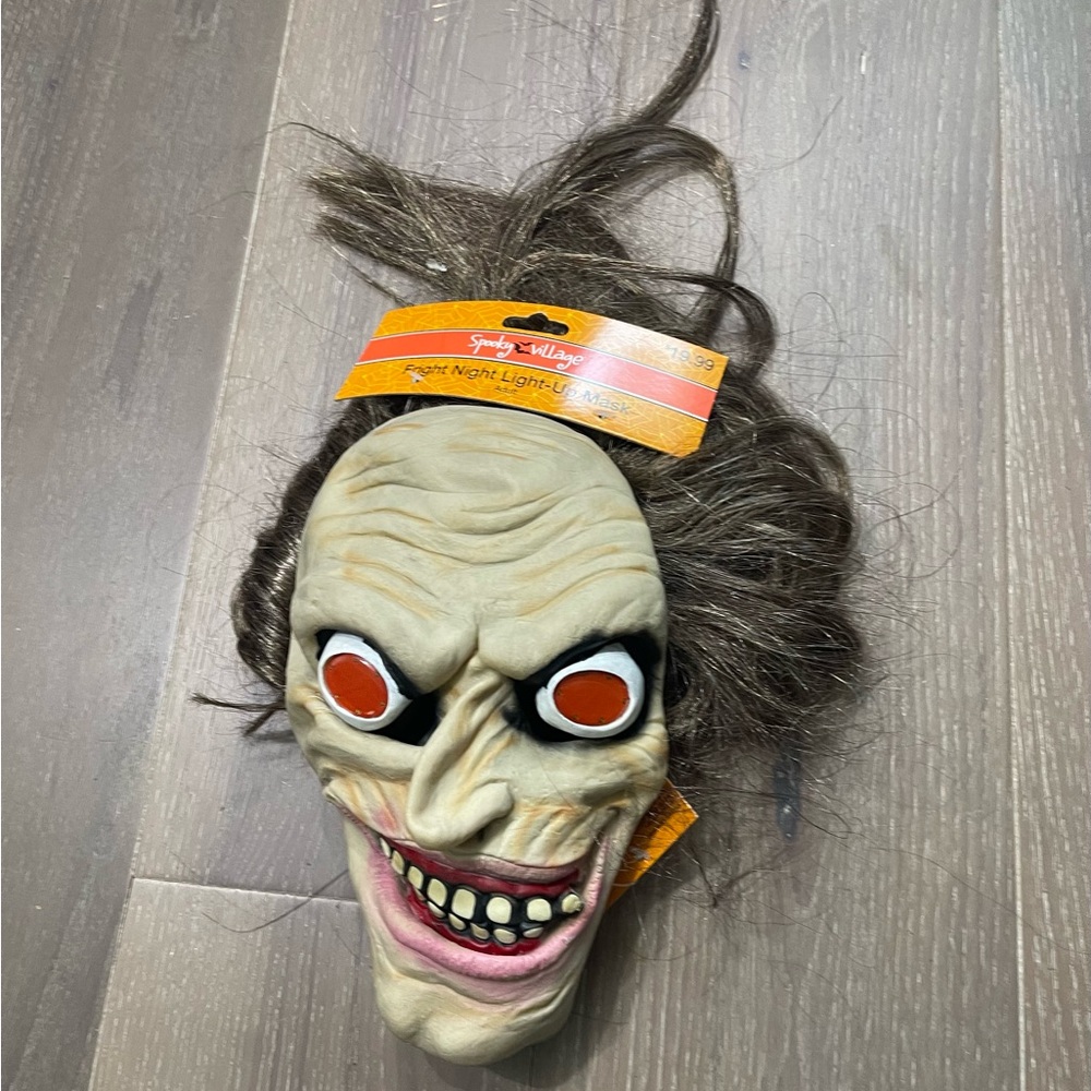 Spooky village Fright Night light up mask. NWT